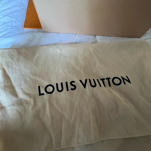 ❌SOLD!!!❌ Louis Vuitton Bumbag - Picture 12 of 16